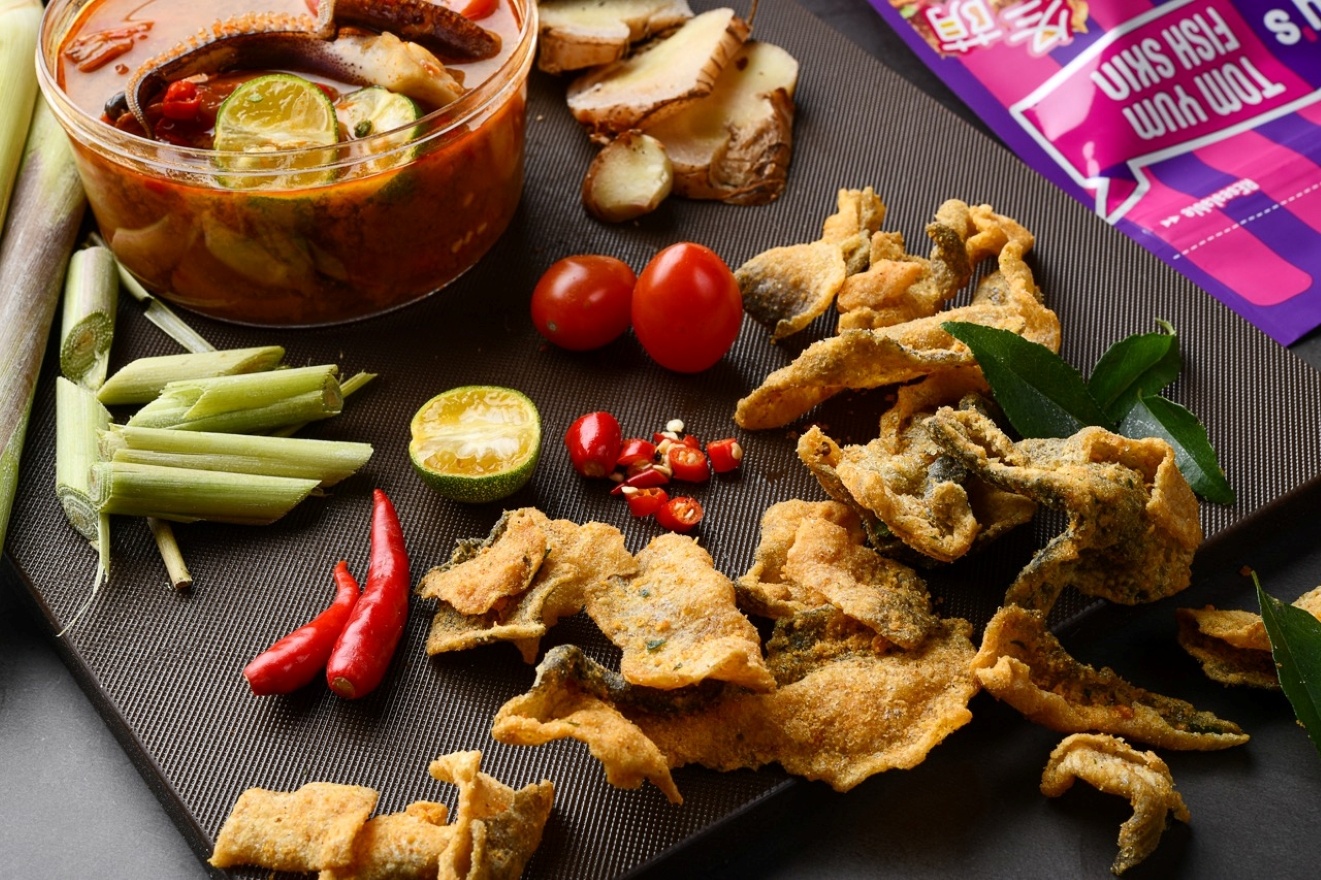 Crusty's Tom Yum Fish Skin with Salted Egg 80g image