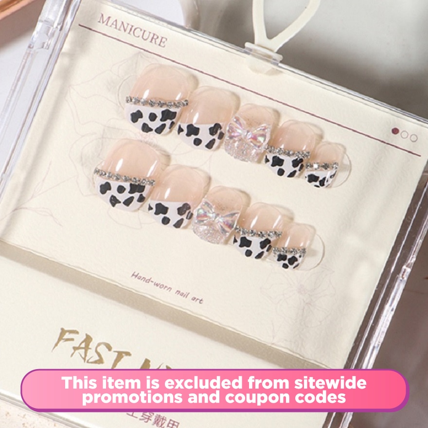 Trendy adult artificial nail to all occasion. Easy to use