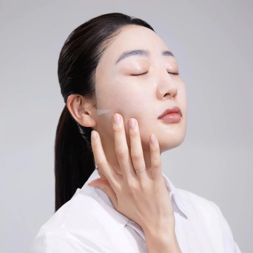The N.M.F Alpha Arbutin Glow Ampoule Mask 1s image