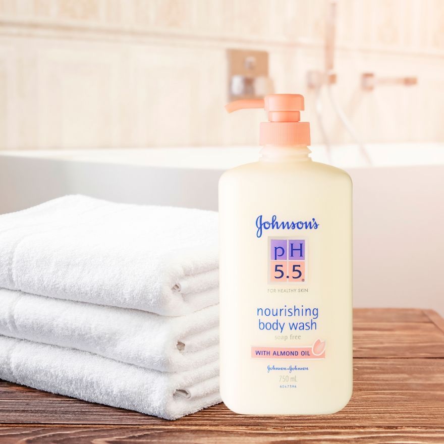 PH 5.5 Body Wash Almond Oil 750ml image